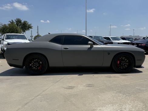 Used 2023 Dodge Challenger SRT Hellcat RWD image 3