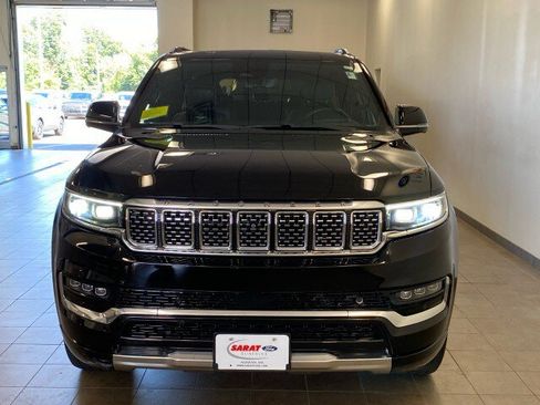 Used 2023 Jeep Grand Wagoneer L Series III AWD/4WD image 3