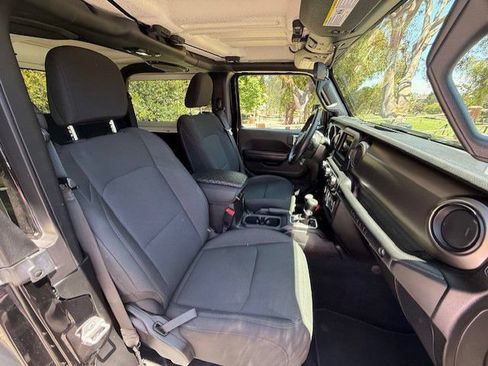 Used 2018 Jeep Wrangler Sport AWD/4WD image 17