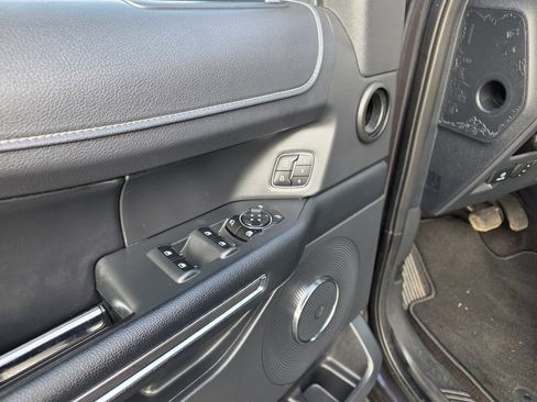 Used 2023 Ford Expedition Max XLT image 9