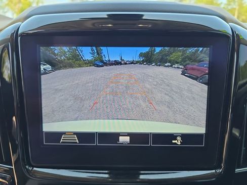 Used 2020 Chevrolet Traverse LT w/ LPO, Blackout Package AWD/4WD image 19