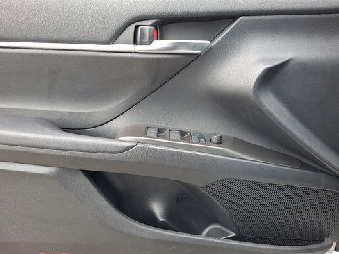 Used 2023 Toyota Camry SE image 13