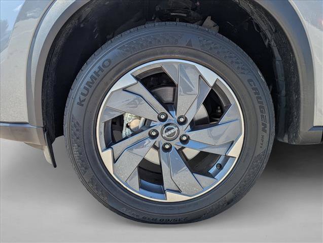 Used 2024 Nissan Rogue SV FWD image 9