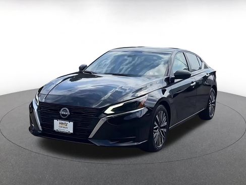 Used 2025 Nissan Altima 2.5 SV FWD image 7