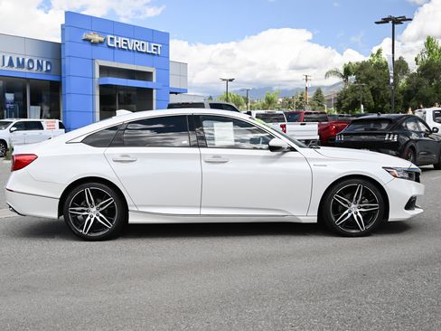 Used 2022 Honda Accord Touring image 3