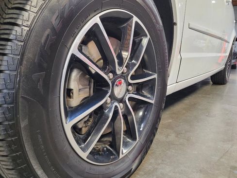 Used 2017 Dodge Grand Caravan GT image 31