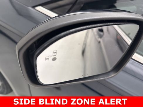 Used 2020 Ford Fusion SE image 4