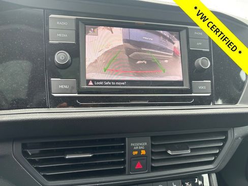 Used 2023 Volkswagen Jetta SE w/ Panoramic Sunroof Package image 12