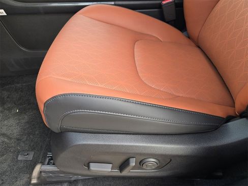 New 2026 Kia Carnival EX image 17