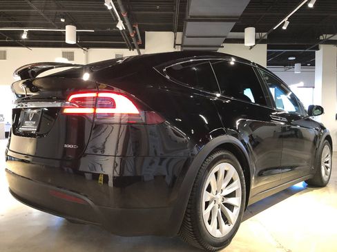 Used 2018 Tesla Model X 100D image 13