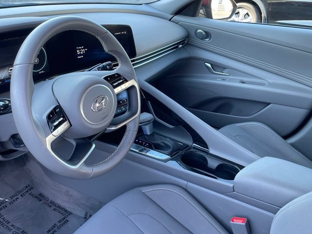 Used 2023 Hyundai Elantra SEL w/ Convenience Package FWD image 5