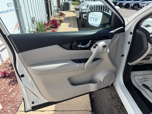 Used 2022 Nissan Rogue Sport SL w/ Premium Package AWD/4WD image 15