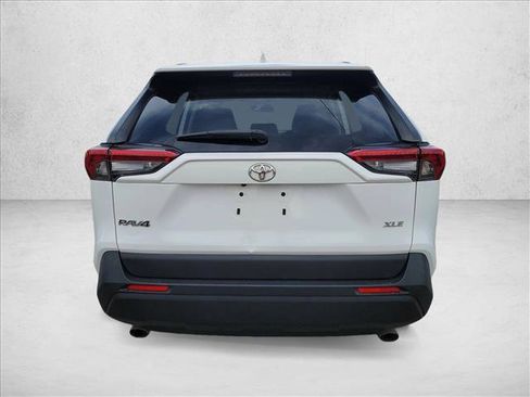 Used 2019 Toyota RAV4 XLE image 6