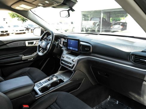 Used 2021 Ford Explorer XLT RWD image 14