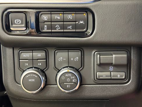 New 2026 GMC Yukon XL Denali w/ Advanced Technology Package AWD/4WD image 32