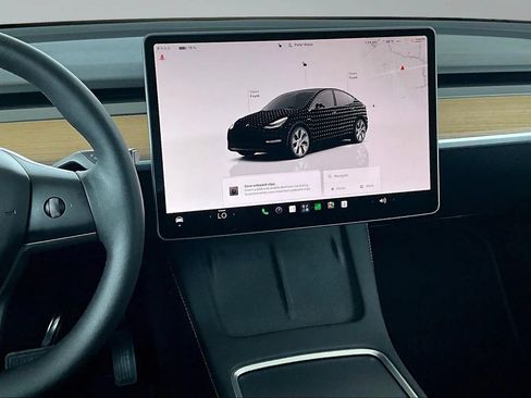 Used 2023 Tesla Model Y AWD image 9