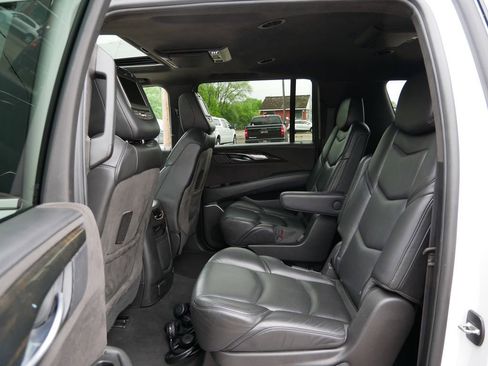 Used 2018 Cadillac Escalade ESV Platinum AWD/4WD image 11