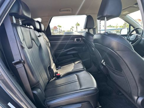 Used 2024 Kia Sorento S FWD image 17