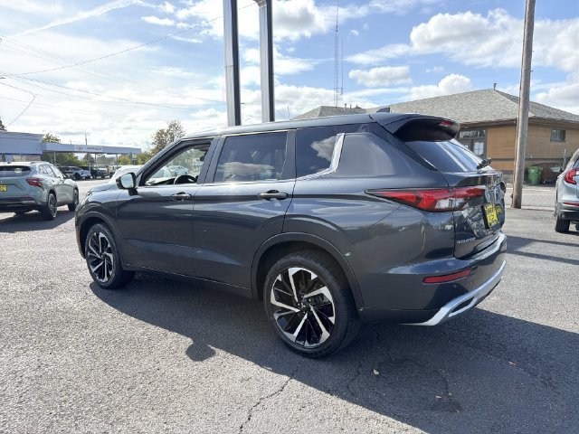 Used 2024 Mitsubishi Outlander SE FWD image 3