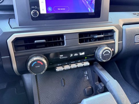 Used 2025 Toyota Tacoma SR AWD/4WD image 18
