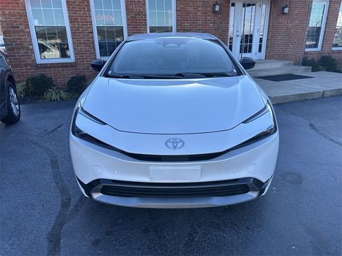 Used 2023 Toyota Prius XLE image 12