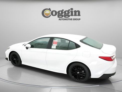 New 2026 Toyota Camry SE FWD image 8