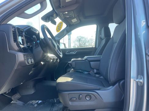 Used 2025 Chevrolet Silverado 1500 LT image 4