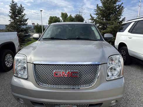 Used 2009 GMC Yukon Denali AWD/4WD image 4