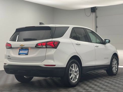 Used 2024 Chevrolet Equinox LS w/ LS Convenience Package FWD image 6