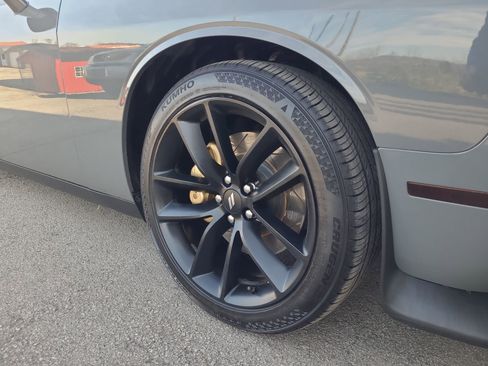 Used 2019 Dodge Challenger SXT image 9