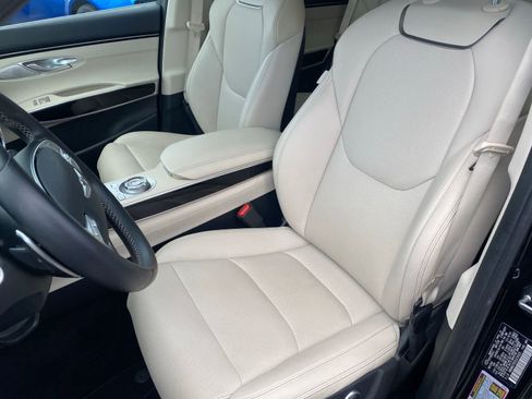 Used 2025 Genesis GV70 2.5T AWD/4WD image 12