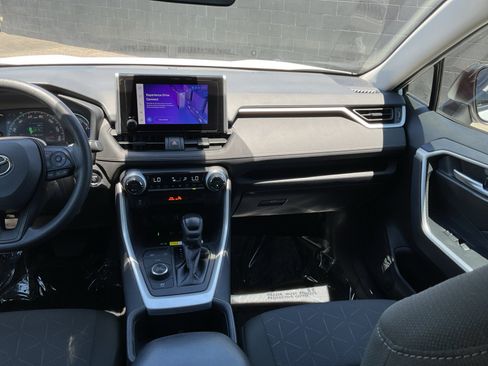 Used 2024 Toyota RAV4 XLE AWD/4WD image 16