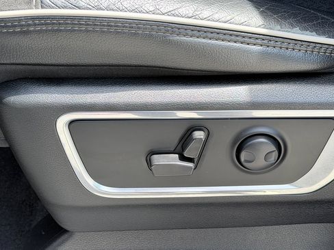 Used 2025 RAM 1500 Laramie AWD/4WD image 23