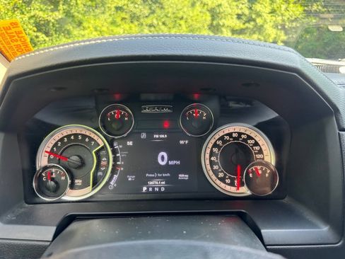 Used 2018 RAM 1500 Laramie AWD/4WD image 21