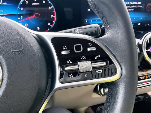 Used 2022 Mercedes-Benz GLB 250 image 24