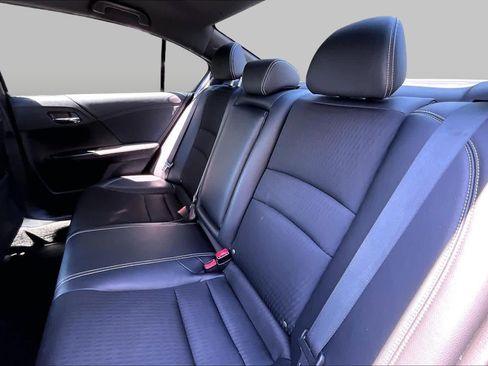 Used 2017 Honda Accord Sport image 19