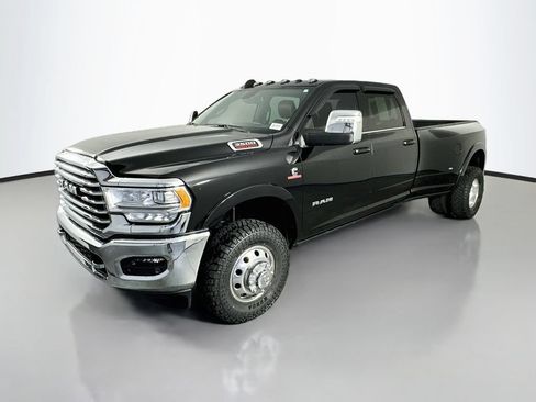 Used 2024 RAM 3500 Limited AWD/4WD image 3
