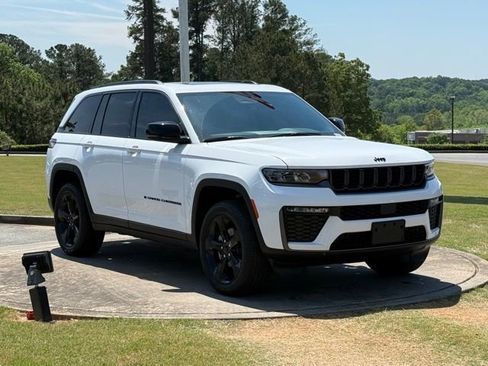 New 2026 Jeep Grand Cherokee Limited w/ Limited Altitude Package AWD/4WD image 9