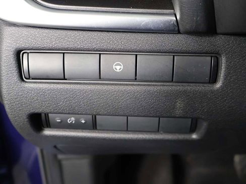 Used 2023 Nissan Rogue SV image 31