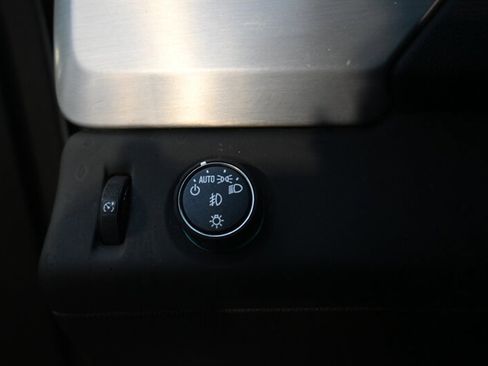 Used 2018 GMC Yukon SLE image 32