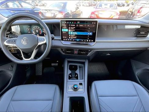 New 2025 Volkswagen Tiguan SE AWD/4WD image 6