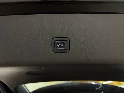 Used 2022 Chevrolet Traverse RS AWD/4WD image 11