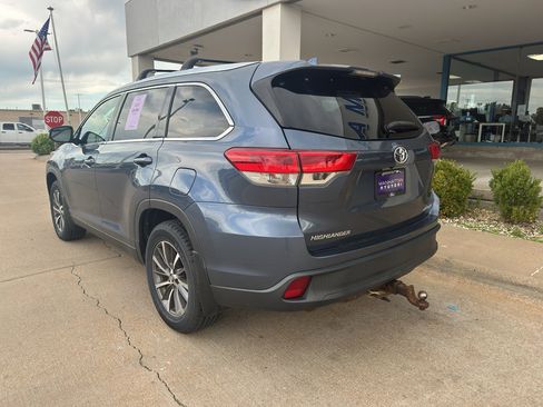 Used 2019 Toyota Highlander XLE AWD/4WD image 6