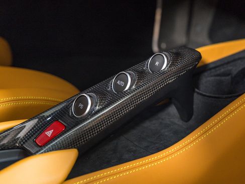 Used 2021 Ferrari F8 Tributo image 46