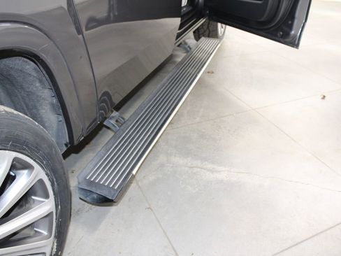 Used 2023 Jeep Grand Wagoneer L Series II image 13