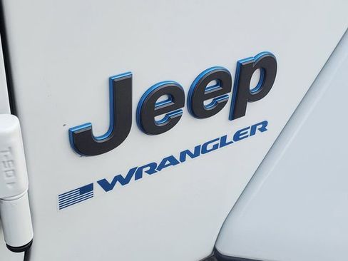Used 2025 Jeep Wrangler Unlimited Sahara AWD/4WD image 6