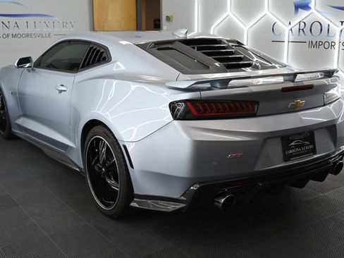 Used 2018 Chevrolet Camaro SS RWD image 3