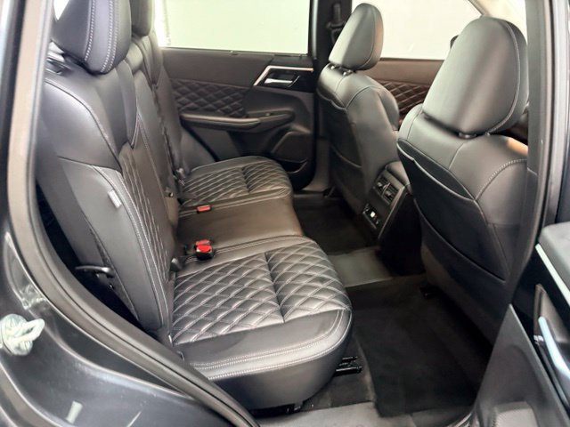 Used 2025 Mitsubishi Outlander 4WD Plug-In Hybrid image 35