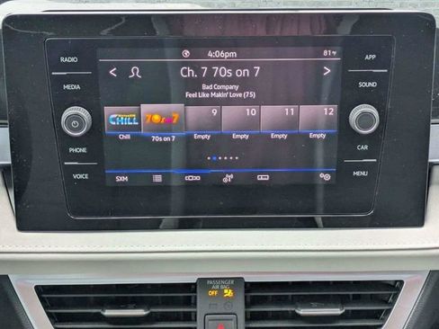 Used 2025 Volkswagen Taos SE FWD image 18
