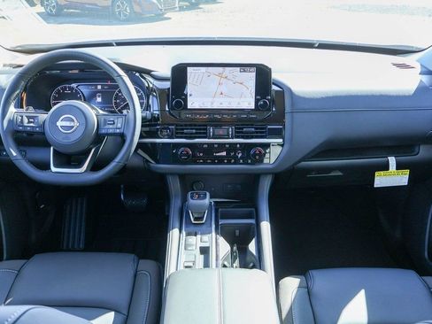 New 2025 Nissan Pathfinder SL image 6